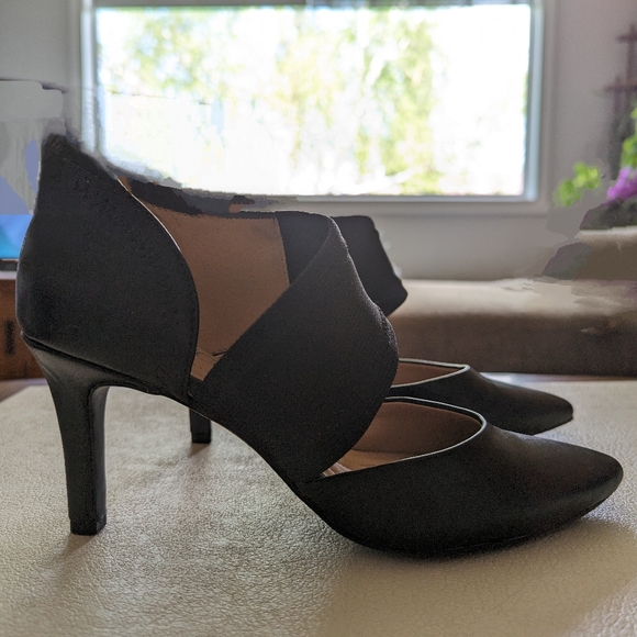 Andrew Geller Size 7 Black High Heels - Picture 2 of 4